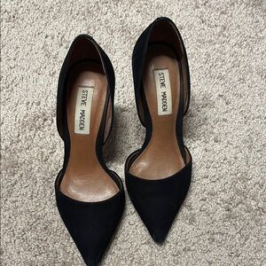 Steve Madden Black Heeled Shoes with Elegant Design